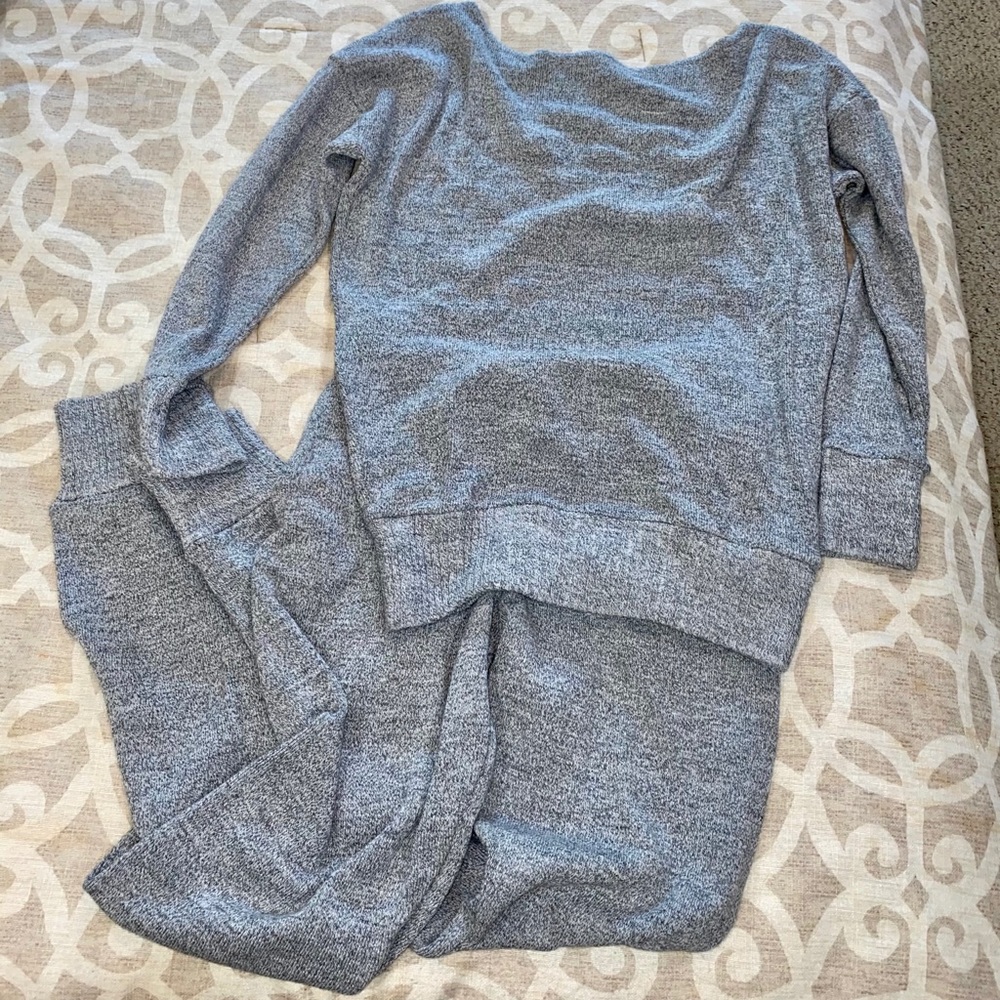 SOLD • Grey loungewear set. Perfect condition. - Picture 2 of 3
